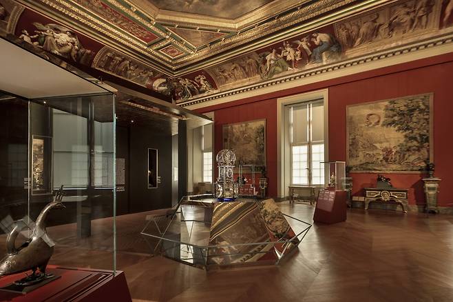 11월 12일까지 루브르 박물관에서 기획 전시 중인 '기계의 예술(메카니크 다르)'. 사진 바쉐론 콘스탄틴