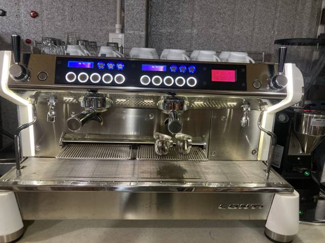 ▲ 에스프레소 머신과 그라인더