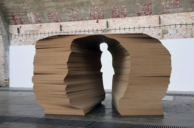 이용덕, Encounter-Submission, 2014, 440x260x230cm. /이용덕