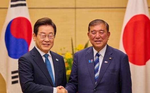 이재명 대통령, 이시바 시게루 일본 총리와 악수. 연합뉴스