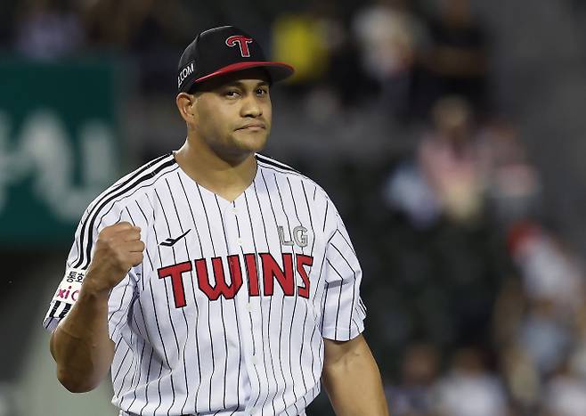 우승까지 2승 만을 남겨둔 LG트윈스가 한화 이글스와 주말 3연전을 갖는다. 사진은 LG에서 활약 중인 요니 치리노스의 모습. /사진=뉴스1