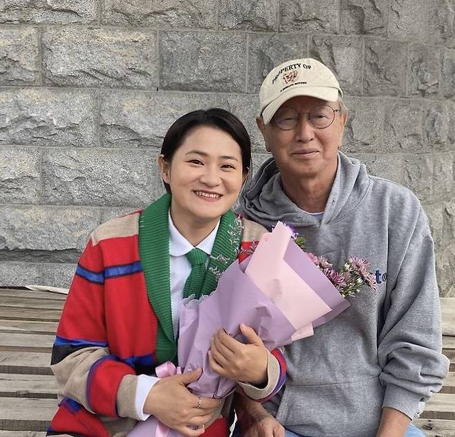 [서울=뉴시스] 김신영(왼쪽), 고(故) 전유성. 사진은 2022년 10월 촬영됐다. (사진=김신영 인스타그램 캡처) 2025.09.25. photo@newsis.com *재판매 및 DB 금지