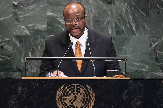 [유엔본부=AP/뉴시스] 에스와티니 국왕 음스와티 3세가 25일 제80차 유엔 총회에서 연설하고 있다.2025.09.27 *재판매 및 DB 금지