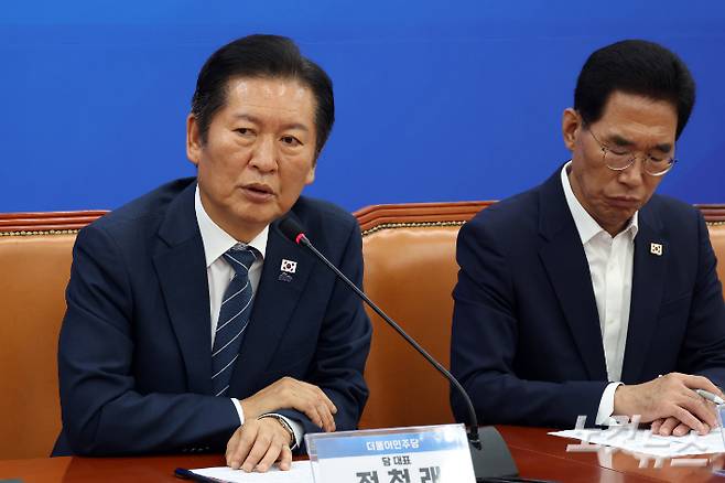 더불어민주당 정청래 대표가 25일 서울 여의도 국회에서 열린 '외국인 투자기업 노동자 보호 제도 개선 특별위원회 출범식'에서 발언을 하고 있다. 윤창원 기자