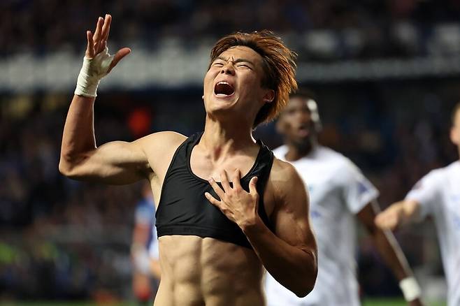 ▲ 오현규는 9월 A매치로 대표팀에 합류한 뒤 헹크로 복귀한다. 이적 변수로 흔들린 멘털을 다잡고 시즌 초반부터 골과 존재감으로 의구심을 지워야 한다. 분데스리가든, 다른 5대 리그든 기회는 다시 온다. 내년 여름에는 월드컵이 있어 헹크에서 더 출전 시간을 늘리고 폼을 올린다면 더 좋은 팀에 갈 수 있다. ⓒ 연합뉴스/EPA