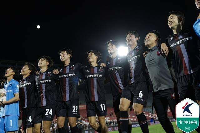 부천FC 선수단. /사진=한국프로축구연맹 제공