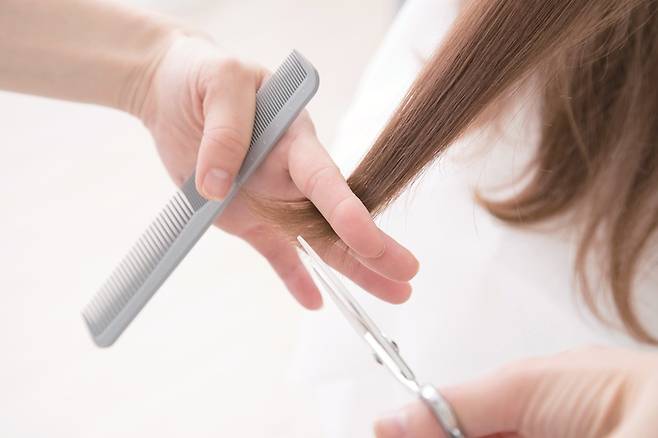 셀프 미용이 하나의 소비 트렌드로 떠올랐다.[사진｜게티이미지뱅크]