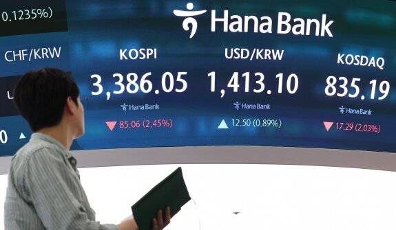 9월 26일 서울 중구 하나은행 딜링룸 전광판에 코스피 종가 3386.05가 표시되고 있다. 뉴시스