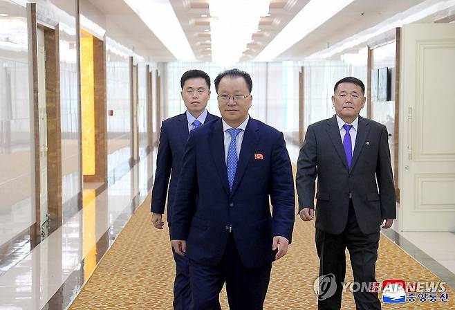 김선경 북한 외무성 부상 유엔총회 참석차 평양 출발 (평양 조선중앙통신=연합뉴스) 김선경 외무성 부상을 단장으로 하는 북한 대표단이 유엔총회 제80차 회의에 참가하기 위해 지난 25일 평양을 출발했다고 조선중앙통신이 26일 보도했다. 2025.9.26 
    [국내에서만 사용가능. 재배포 금지. For Use Only in the Republic of Korea. No Redistribution] nkphoto@yna.co.kr