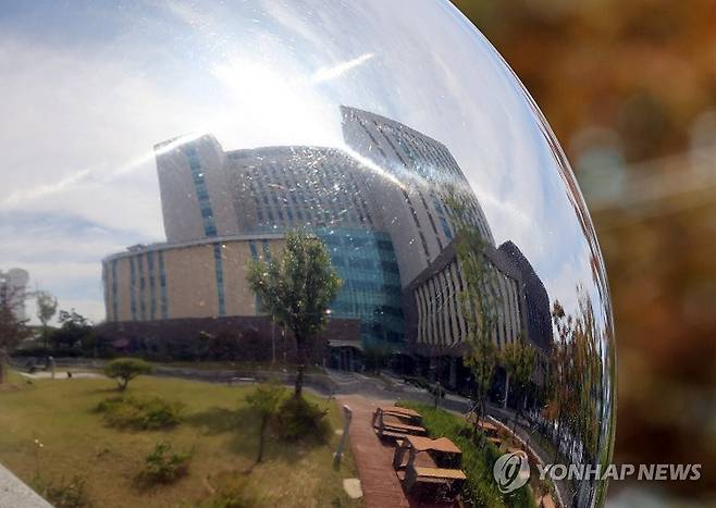 위기의 법원 (전주=연합뉴스) 정경재 기자