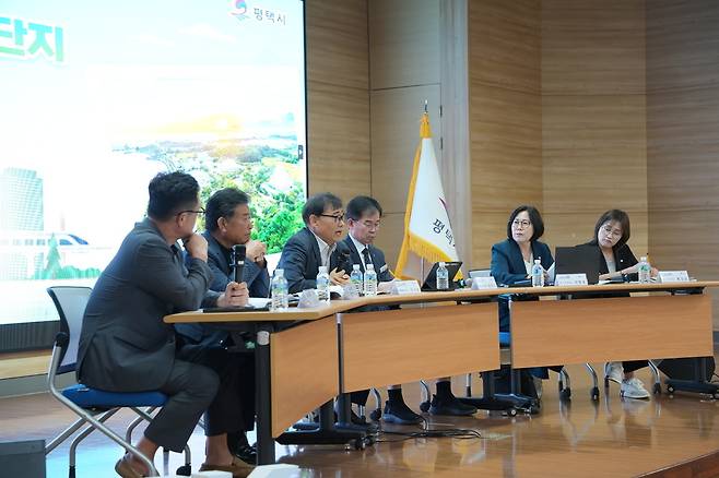 ▲ 50년 숙원 평택호 관광단지 미래비전 토론회 모습. /사진제공=평택시기자단