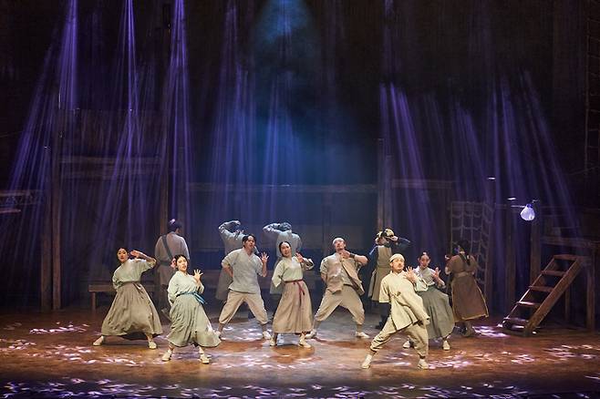 뮤지컬 '스웨그에이지 외쳐, 조선!' 의 한 장면. 사진=화성시문화관광재단