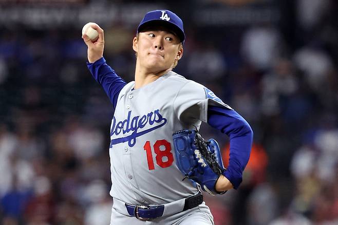 LA 다저스 야마모토 요시노부가 26일(한국시간) 미국 애리조나주 피닉스 체이스 필드에서 열린 2025 메이저리그(ML) 애리조나전에 선발 등판해 역투하고 있다. 사진 | 피닉스=AFP연합뉴스