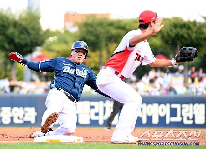 21일 광주KIA챔피언스필드에서 열린 NC와 KIA의 경기, 2회초 2사 2루 NC 김휘집의 볼넷때 2루주자 이우성이 공이 빠진 틈을 노려 3루로 진루하고 있다. 광주=허상욱 기자wook@sportschosun.com/2025.09.21/