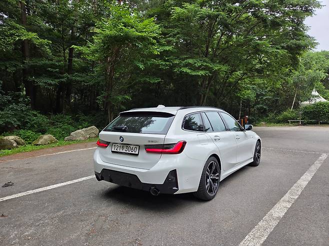 BMW 320i 투어링 M 스포츠. /권유정 기자