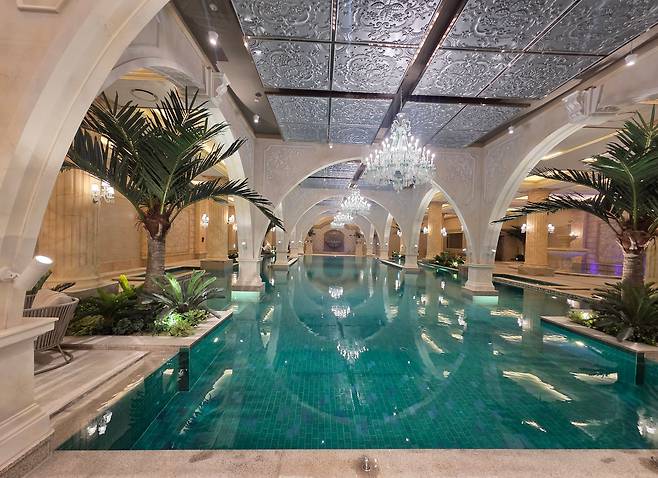 지난 24일 인천 서구 왕길동 '신검단 로열파크씨티2' 단지 내 수영장. /방재혁 기자