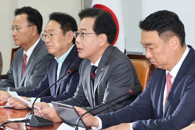 ▲ 국민의힘 송언석 원내대표 서울 여의도 국회에서 열린 원내대표 회의에서 발언하고 있다 [연합뉴스]