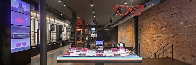 레이밴 SOHO 매장. 사진=레이밴