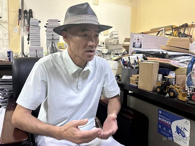 지난 2020년 9월 서해상에서 북한에 피살된 해양수산부 공무원 이대준 씨의 형 이래진 씨가 21일 경기 안산시 사무실에서 인터뷰하고 있다. 김아린 기자