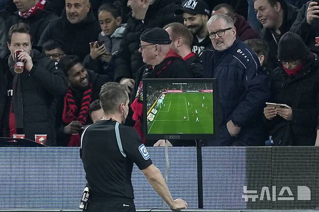 [레버쿠젠=AP/뉴시스]비디오 판독 제도. 2023.03.19.