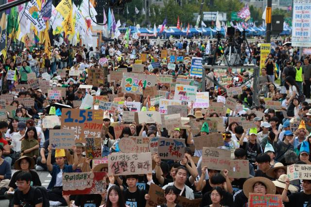 ▲9월 27일 오후 3시 서울 광화문 동십자각에서 기후 정의에 입각한 사회 체제 전환을 주장하는 '927 기후 정의 행진' 집회가 열렸다. ⓒ927기후정의행진조직위원회