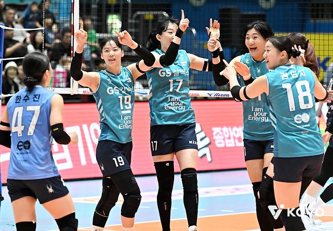 ▲ 득점 후 환호하는 GS칼텍스 선수들 ⓒKOVO
