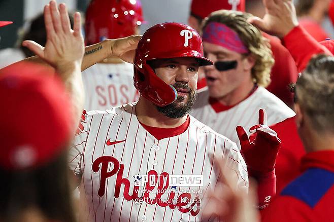 ▲ 27일까지 56개의 홈런을 기록해 오타니에 2개를 앞서 있는 카일 슈와버