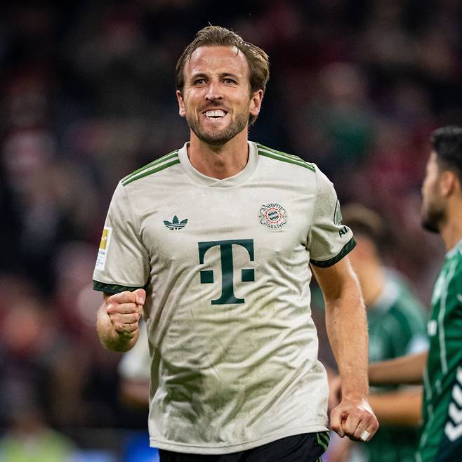 헤리 케인이 27일(한국시간) 뮌헨 홈구장인 알리안츠 아레나에서 열린 2025~2026시즌 독일 분데스리가 5라운드 베르더 브레멘전에서 골을 넣고 주먹을 불끈 쥐고 있다. /사진=바이에른 뮌헨 공식 사회관계망서비스(SNS)