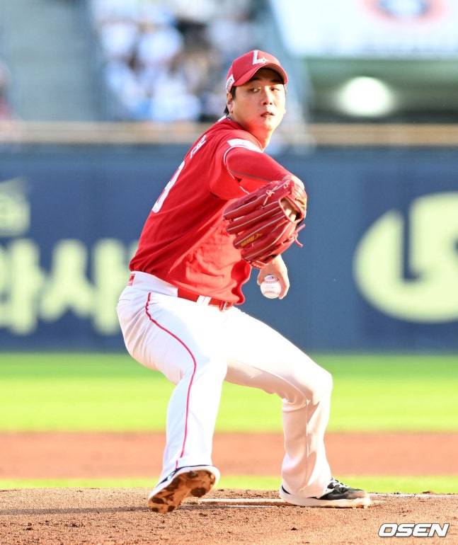 27일 두산전에서 투구하는 김광현의 모습.