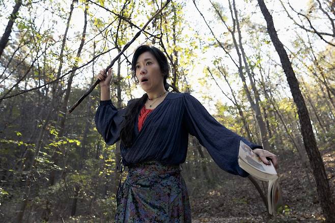 영화 '어쩔수가없다' 염혜란 스틸컷.