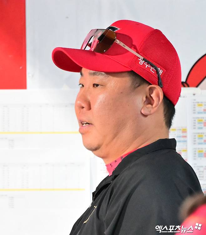 22일 오후 수원KT위즈파크에서 열린 '2025 신한 SOL Bank KBO리그' KIA 타이거즈와 KT 위즈의 경기, KIA 이범호 감독이 경기를 지켜보고 있다. 엑스포츠뉴스 DB