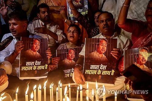 왕축 체포 항의 시위 [AFP 연합뉴스. 재판매 및 DB 금지]