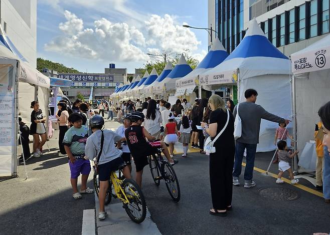 ‘2025 포항 독서대전’ 북마켓. /포항시립도서관 제공