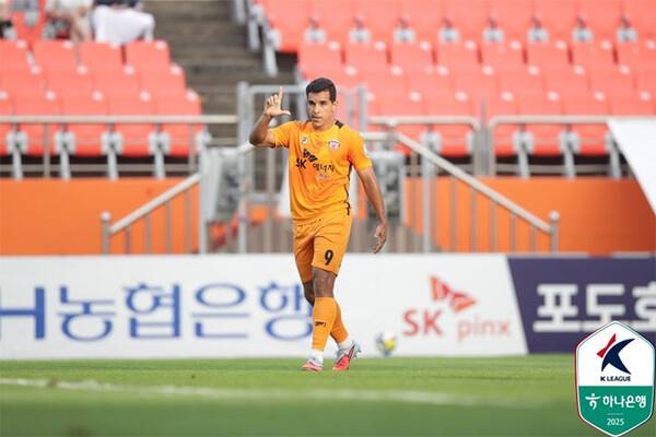 28일 제주월드컵경기장에서 열린 제주SK와 수원FC의 K리그1 31라운드 경기에서 유리 조나탄이 골을 넣고 세레머니를 하고 있다. (사진=한국프로축구연맹)
