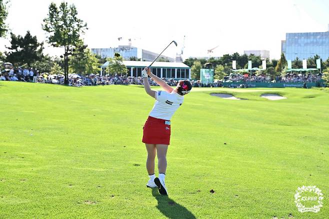 이다연의 아이언 샷.(사진=KLPGT 제공)
