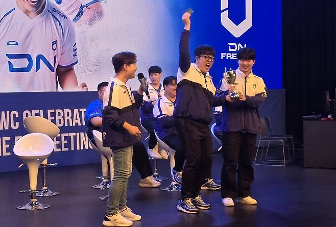 - 케빈의 법인 카드를 손에 넣은 CBM과 Korso