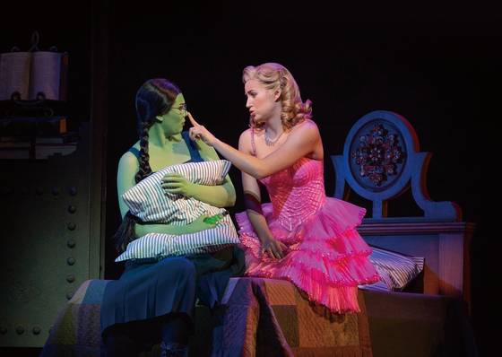 뮤지컬 '위키드' 공연 모습. 에스앤코 제공(Photo by Jeff Busby).