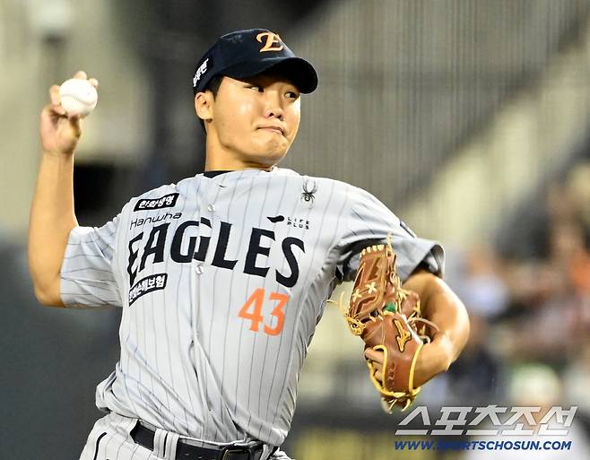 25일 잠실야구장에서 열린 한화와 두산의 경기, 7회말 한화 정우주가 역투하고 있다. 잠실=허상욱 기자wook@sportschosun.com/2025.09.25/