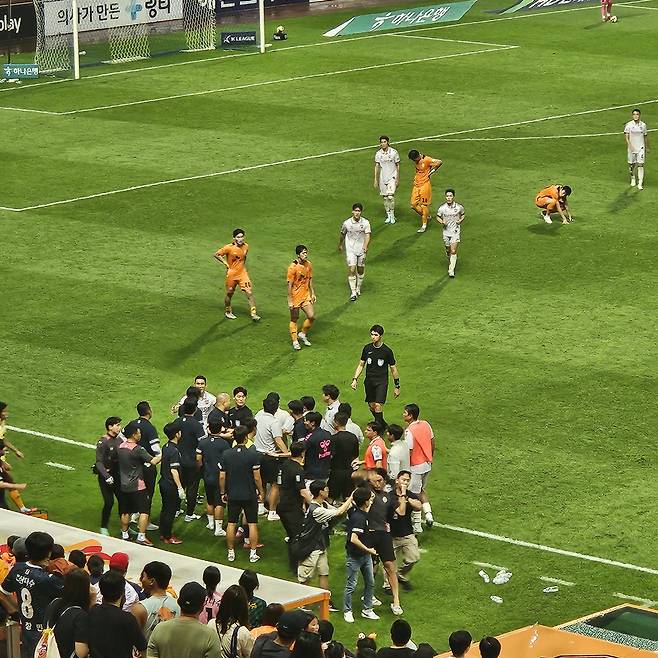 제주-수원FC전 벤치 클리어링 장면. 사진(제주)=스포츠조선 윤진만 기자
