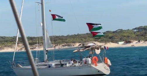 지중해를 통과하는 글로벌 수무드 함대 소속 선박. 알자지라 방송 유튜브