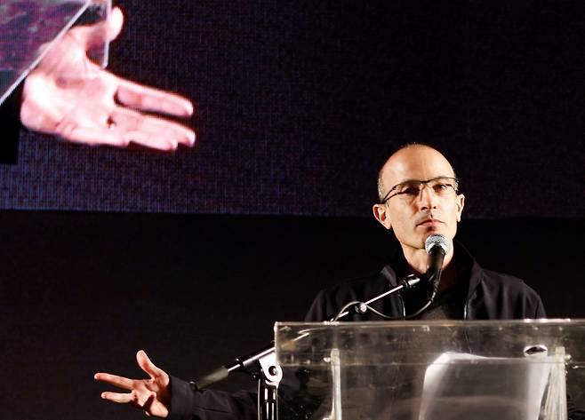 이스라엘 출신 역사학자 유발 하라리. 그는 최근 영국 파이낸셜타임스(FT) 기고문에서 “러시아 우세는 허상이고, 실제 승자는 우크라이나”라고 평가했다. /로이터 연합뉴스