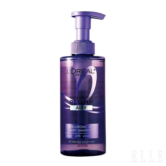 저분자 히알루론산이 두피와 모발에 촘촘히 스며들어 수분을 채우고 볼륨을 살리는 샴푸. 히알루로닉 플럼프 샴푸, 2만3천5백원대, L’Oréal Paris.