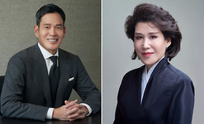 정용진(왼쪽) 신세계그룹 회장, 정유경 ㈜신세계 회장