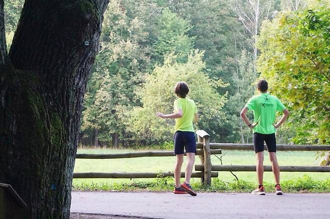 폴란드 바르샤바에 있는 숲인 ‘카바티 우즈’ 풍경은 평화롭다. 일상을 즐기는 폴란드 사람들은 여유로워 보였다. 장보영 제공