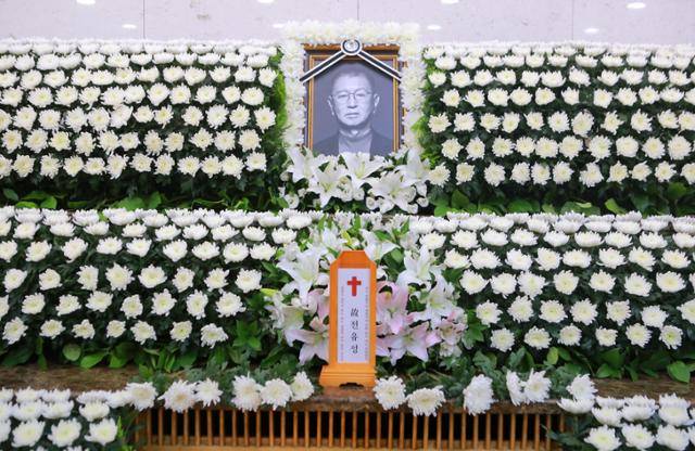 지난 26일 서울 송파구 서울아산병원 장례식장에 개그맨 전유성의 빈소가 마련됐다. 뉴스1