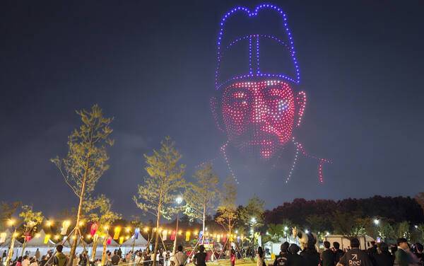 27일 정조효문화제에서 열린 드론라이트쇼. 화성특례시 제공