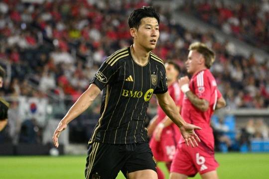 골 세리머니를 펼치는 손흥민