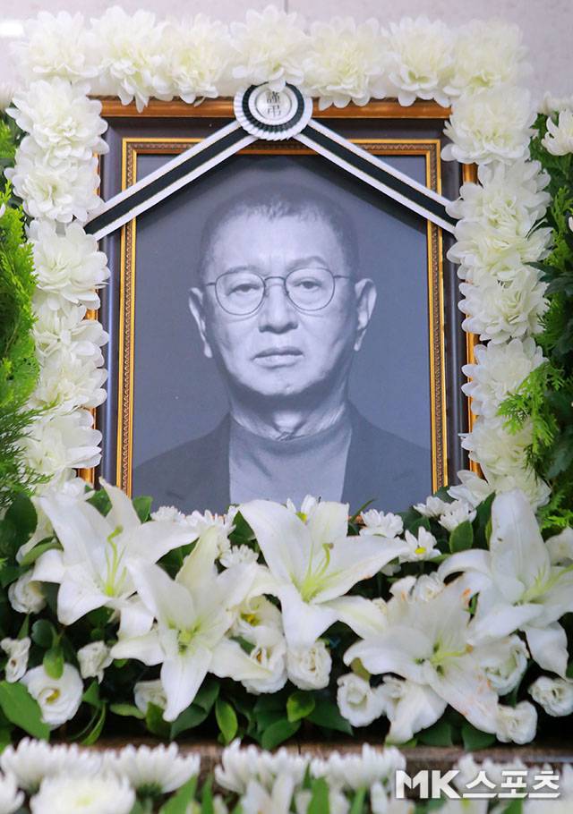 ‘개그계 대부’ 전유성이 영면에 들었다. 사진=공동취재단