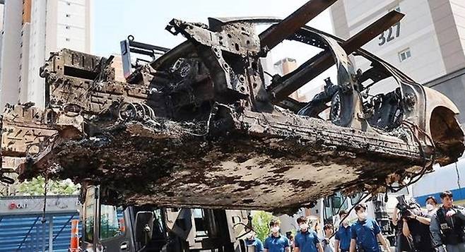 화재로 소실된 수입차 [사진출처=연합뉴스]