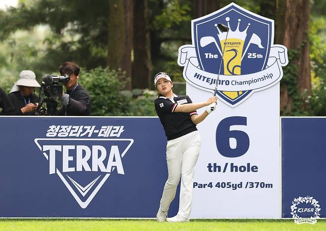 6번 홀에서 티샷을 날리고 있는 노승희. [사진=KLPGA]